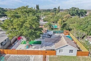 608 N 24th Ave in Hollywood, FL - Building Photo