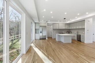 82 Louise Rd in Newton, MA - Building Photo - Building Photo