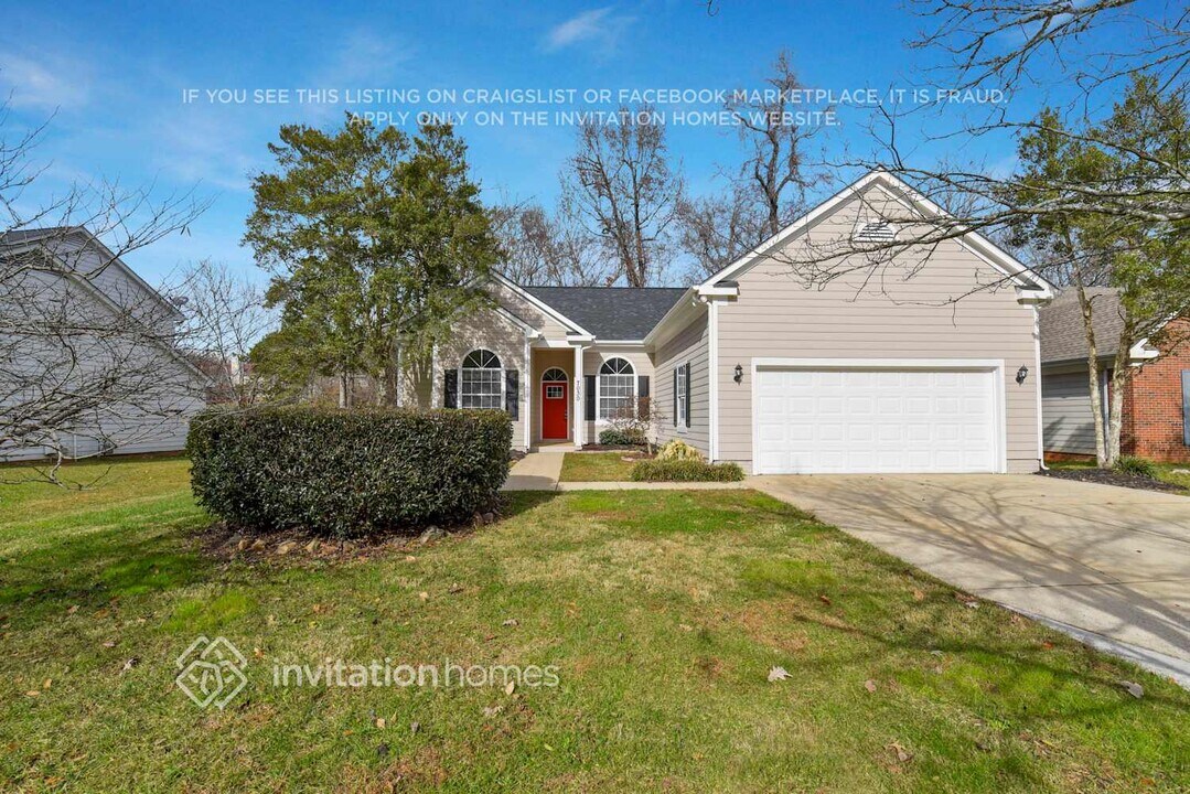 7030 Daerwood Pl in Charlotte, NC - Building Photo