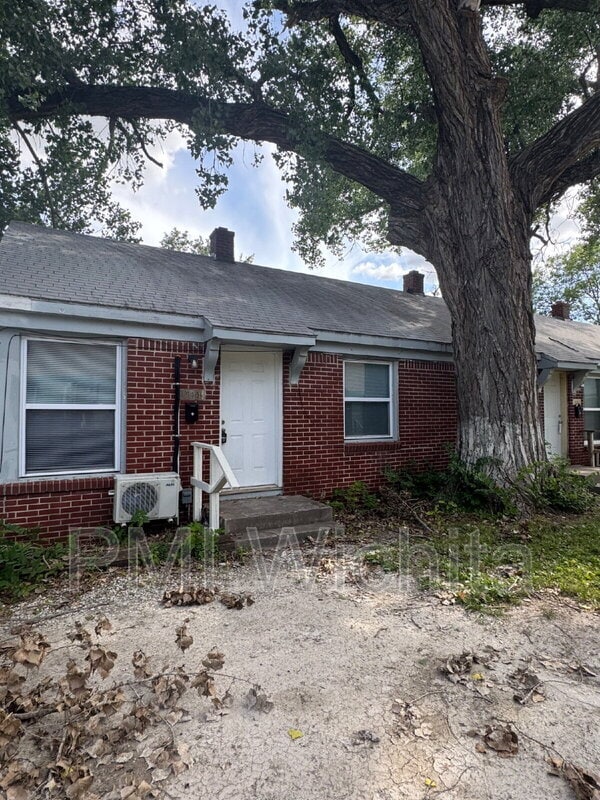 property at 648 S Hydraulic Ave