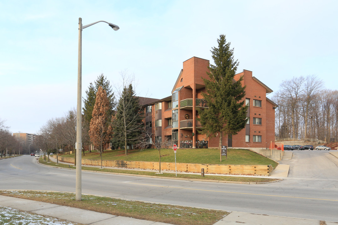 Country Hill Villas in Kitchener, ON - Building Photo