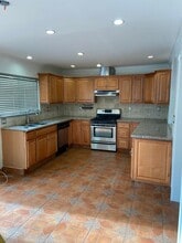 19050 Kittridge St, Unit 6 in Reseda, CA - Building Photo - Building Photo