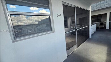 1700 Cleveland St in Hollywood, FL - Building Photo - Building Photo