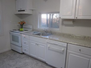 488 Portsmouth Ave in Greenland, NH - Foto de edificio - Building Photo