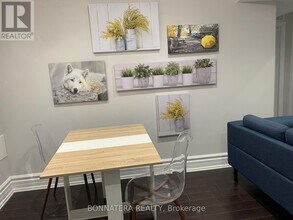 284 Hickory Cir in Oakville, ON - Building Photo - Building Photo