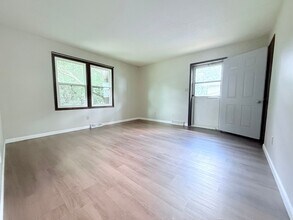 2302 W 3rd St-Unit -2302 in Cedar Falls, IA - Building Photo - Building Photo