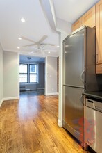 209 E 25th St, Unit 4D in New York, NY - Foto de edificio - Building Photo