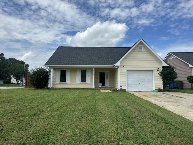 6342 Foxlake Dr in Fayetteville, NC - Building Photo - Building Photo