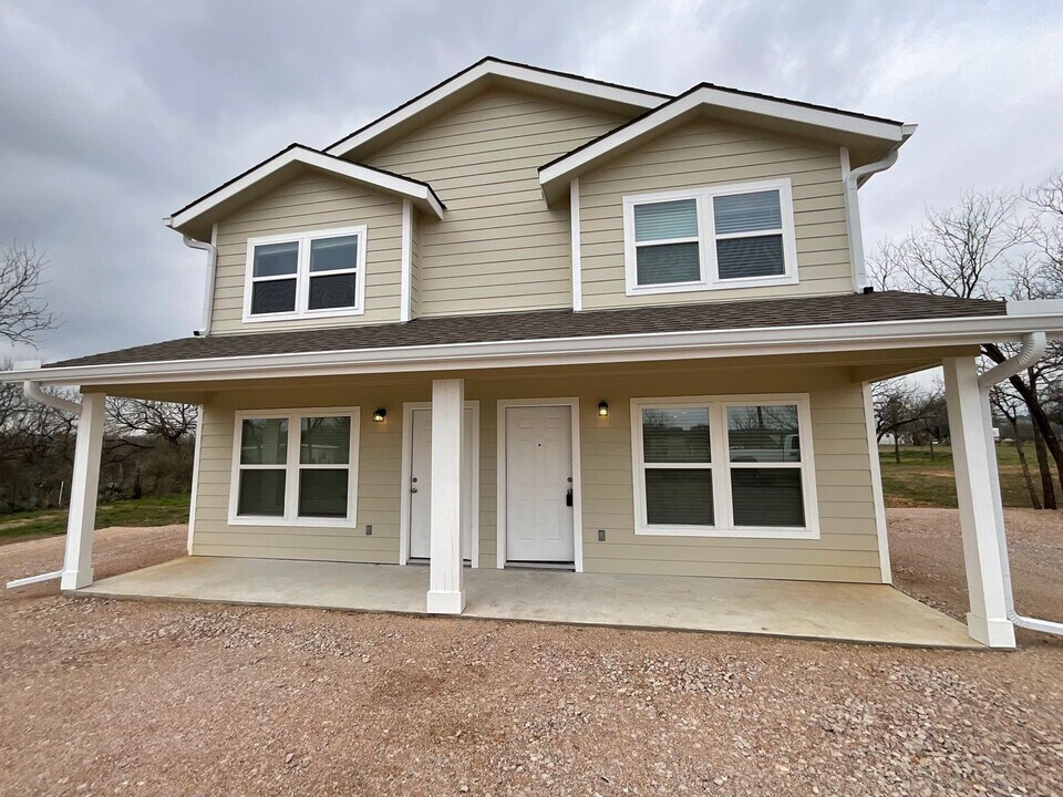 1222 Nora Ln in Kingsland, TX - Building Photo