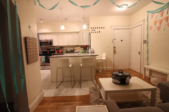 2001 Commonwealth Ave in Boston, MA - Building Photo - Building Photo