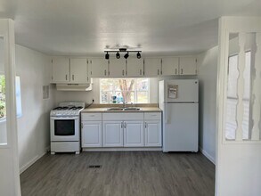 127 Orchard Pl in Belen, NM - Building Photo - Building Photo