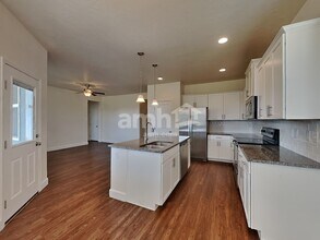 236 E Sicily Dr in Meridian, ID - Building Photo - Building Photo