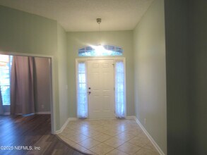 2106 Forest Gate Dr E in Jacksonville, FL - Building Photo - Building Photo