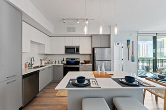 Marina del Viento in Sunny Isles Beach, FL - Building Photo - Building Photo