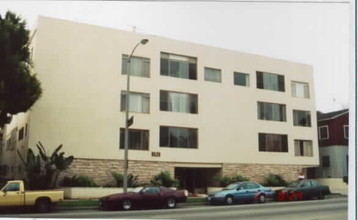 9520 W Olympic Blvd in Beverly Hills, CA - Building Photo - Building Photo