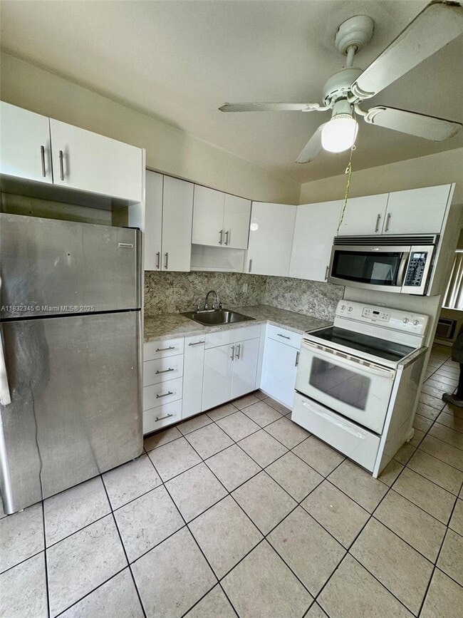 606 SW 8th St in Hallandale Beach, FL - Building Photo - Building Photo