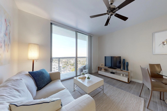 Circ Residences in Hollywood, FL - Foto de edificio - Interior Photo