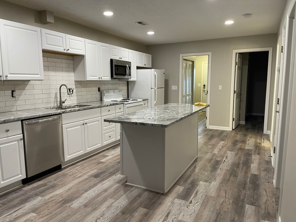 3633 Grant Ave in Grove City, OH - Foto de edificio