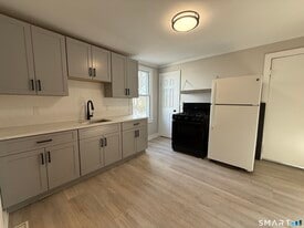 3 Yost St in Norwalk, CT - Building Photo