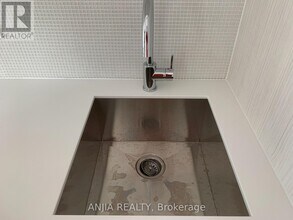 197 Yonge St in Toronto, ON - Building Photo - Building Photo