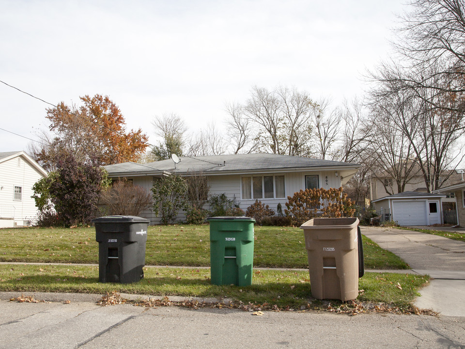 807 28th St in West Des Moines, IA - Building Photo