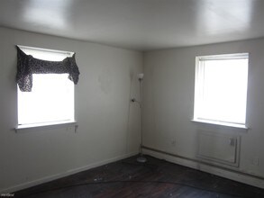 329 Buttonwood St-Unit -Apt C in Norristown, PA - Building Photo - Building Photo