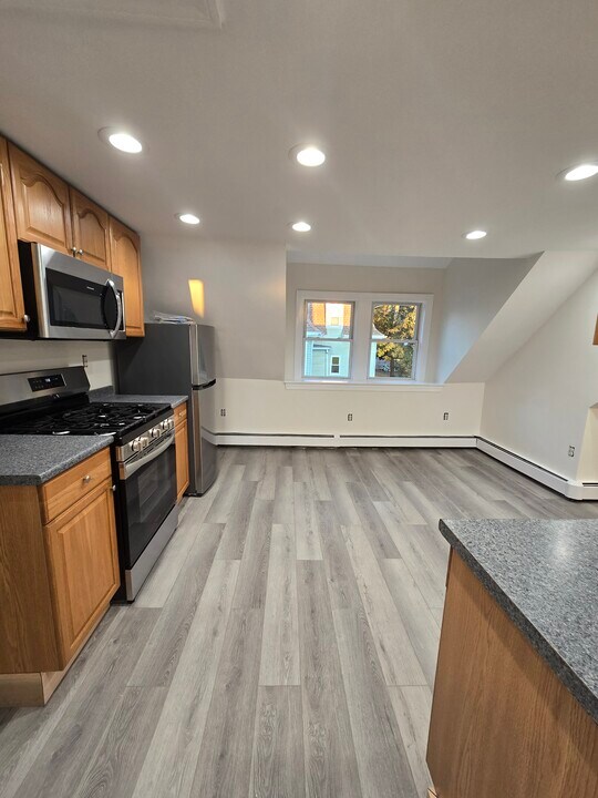 10 Summer St, Unit 3 in Beverly, MA - Building Photo
