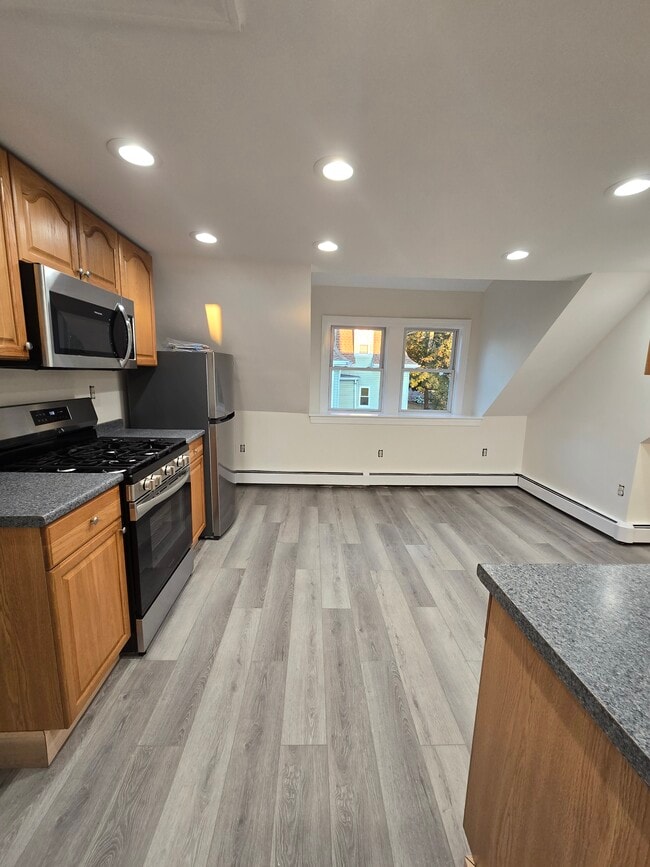10 Summer St, Unit 3
