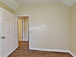205 Apache Trail in White House, TN - Building Photo - Building Photo