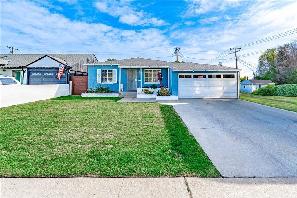 3816 Lomina Ave in Long Beach, CA - Building Photo