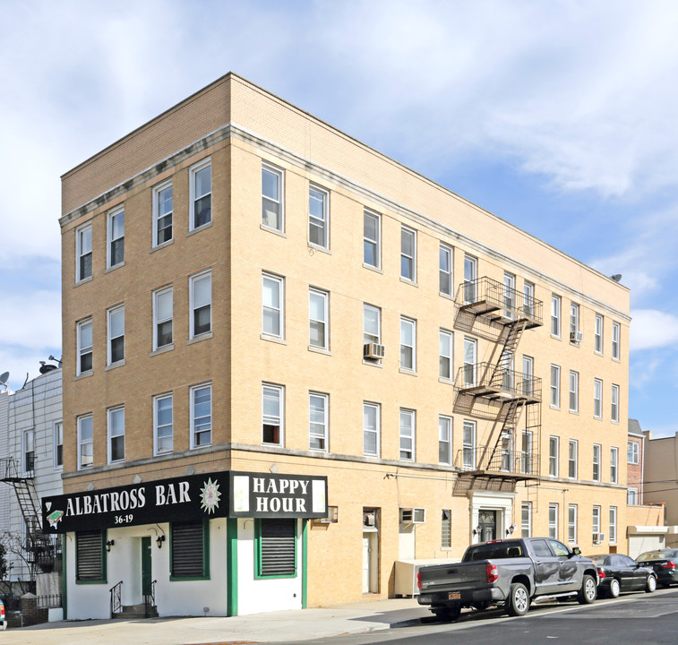 2392 37th St in Astoria, NY - Building Photo