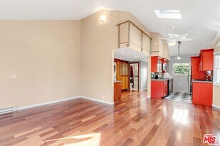 325 Vernon Ave in Los Angeles, CA - Building Photo