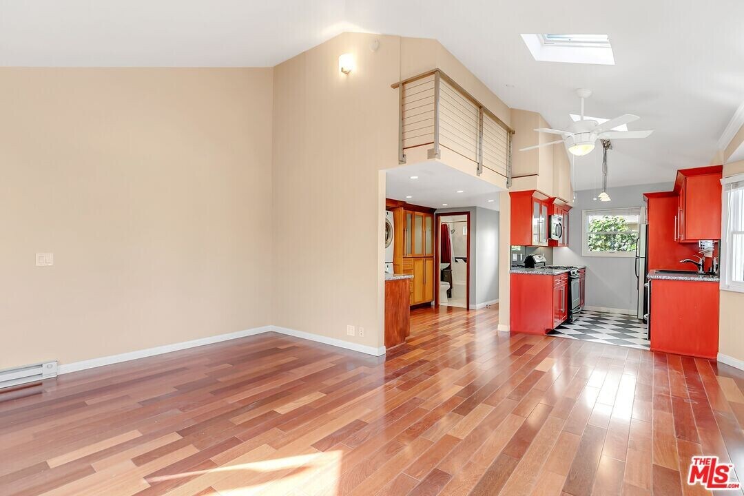 325 Vernon Ave in Los Angeles, CA - Building Photo