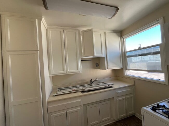 131 1/2 North Kenwood Street in Burbank, CA - Foto de edificio - Building Photo