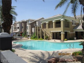 8777 W Maule Ave in Las Vegas, NV - Foto de edificio - Building Photo