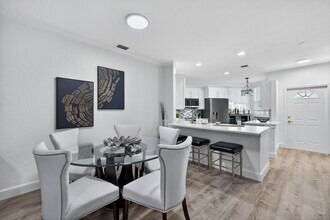 8390 Excalibur Cir in Naples, FL - Building Photo - Building Photo