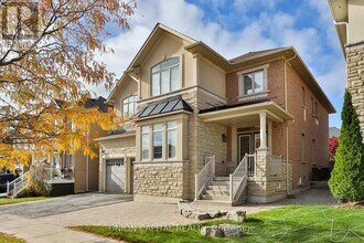 22 Greenforest Grove in Whitchurch-Stouffville, ON - Building Photo - Building Photo