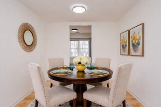 1217 N Village Dr in Round Lake Beach, IL - Building Photo - Building Photo