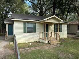 310 Birdie Pl in Longview, TX - Building Photo