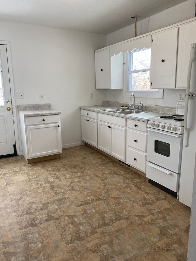 1246 Columbia St in Waterloo, IA - Building Photo - Building Photo