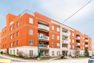 150 Bates in Montréal, QC - Building Photo