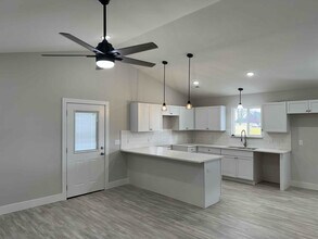 818 Burr St in Adrian, MI - Building Photo - Building Photo