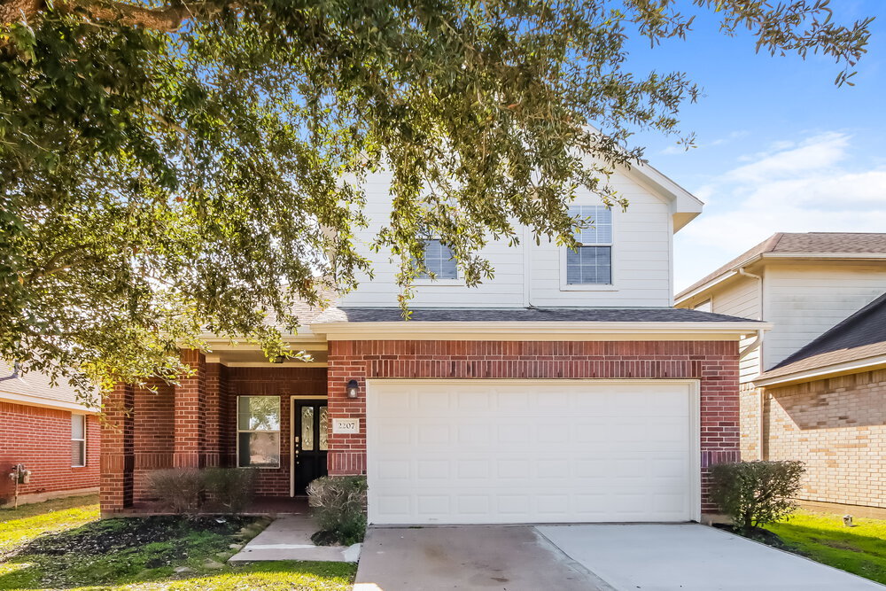 2207 Acorn Glen Trail in Fresno, TX - Building Photo