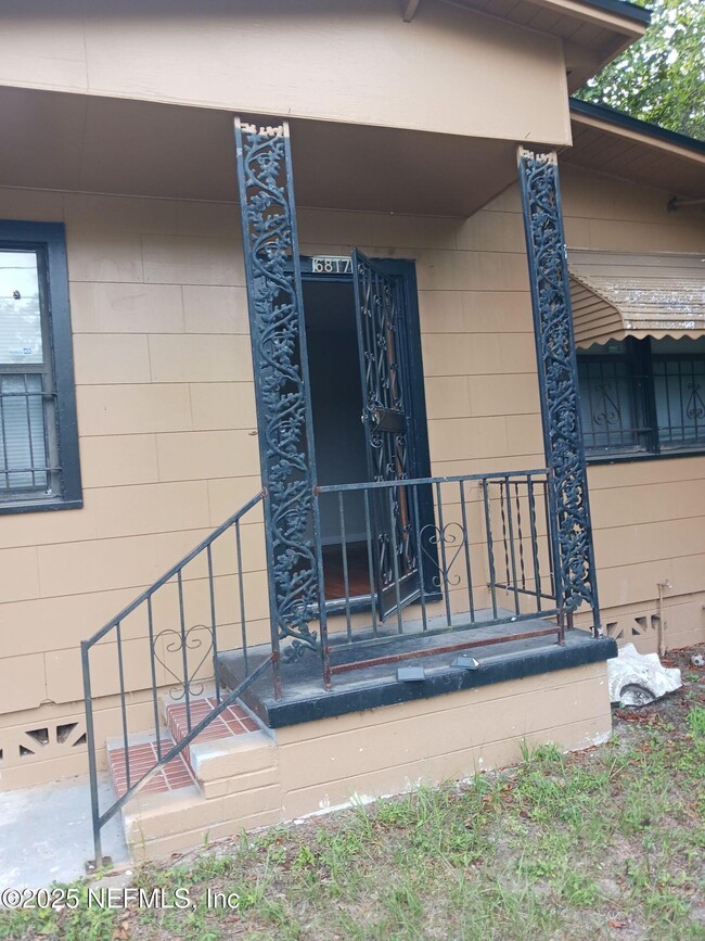 6817 W Virginia Ave in Jacksonville, FL - Building Photo - Building Photo