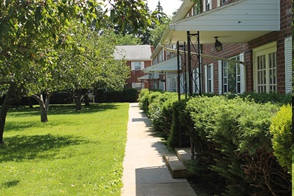 Elwood Gardens in Carlisle, PA - Building Photo - Building Photo