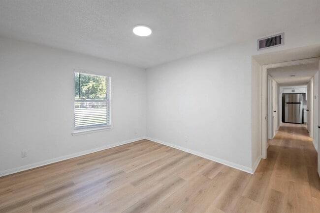 700 Lyle W Ave in Cleveland, TX - Building Photo - Building Photo