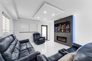 10364 SW 6th St in Miami, FL - Building Photo