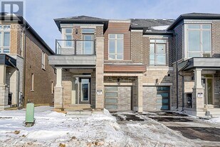 18 Mace Ave in Richmond Hill, ON - Building Photo