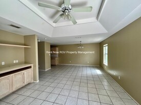 604 S Logan Dr, Unit 2 in Edinburg, TX - Building Photo - Building Photo