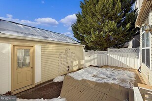 26143 Nimbleton Square in Chantilly, VA - Building Photo